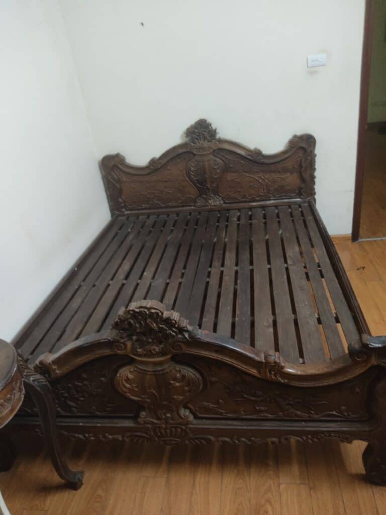 giường gỗ trắc cũ