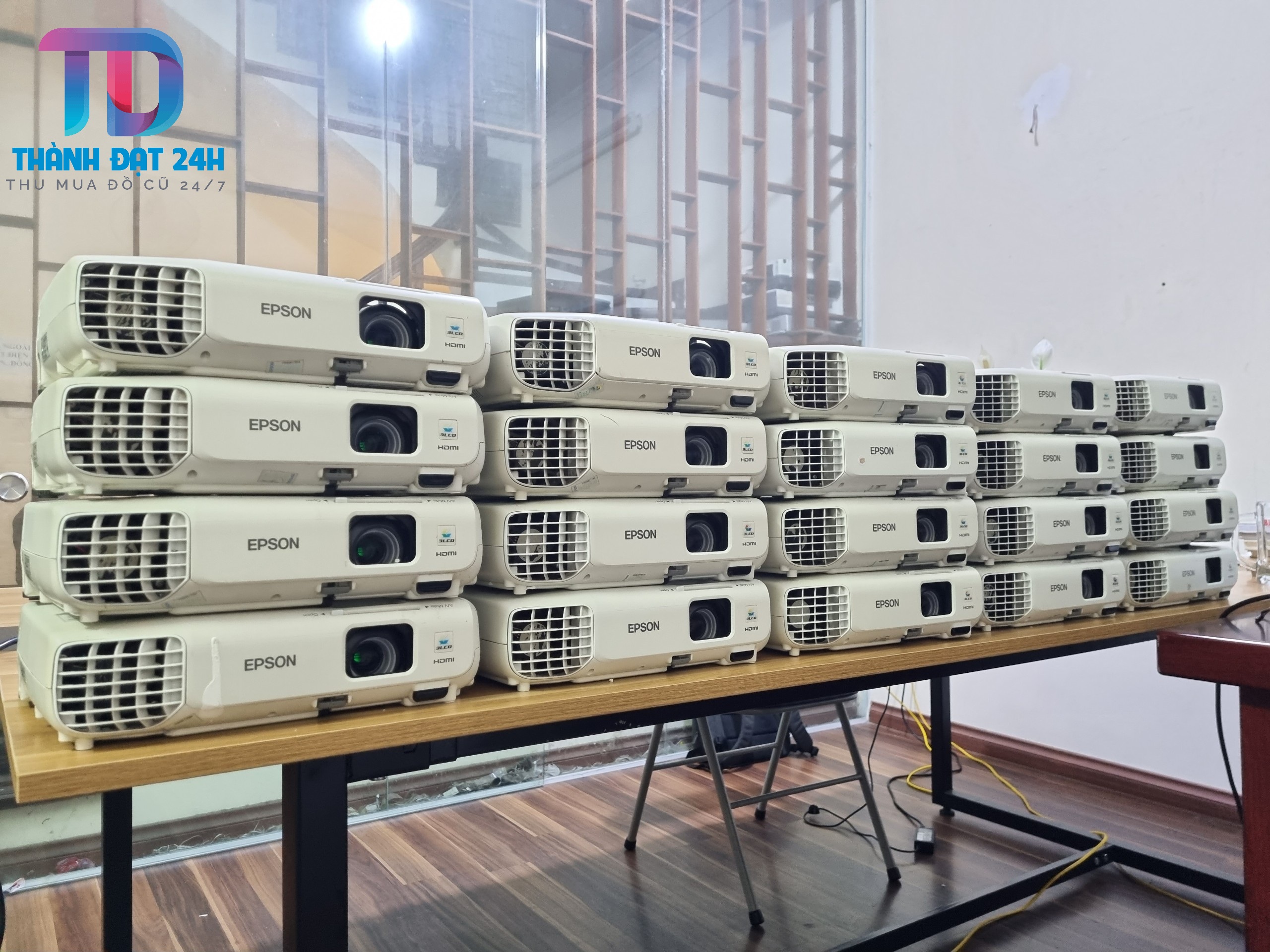 Thu Mua Máy Chiếu Cũ Số Lượng Lớn: Giải Pháp Thanh Lý Trọn Gói Cho Văn Phòng, Doanh Nghiệp