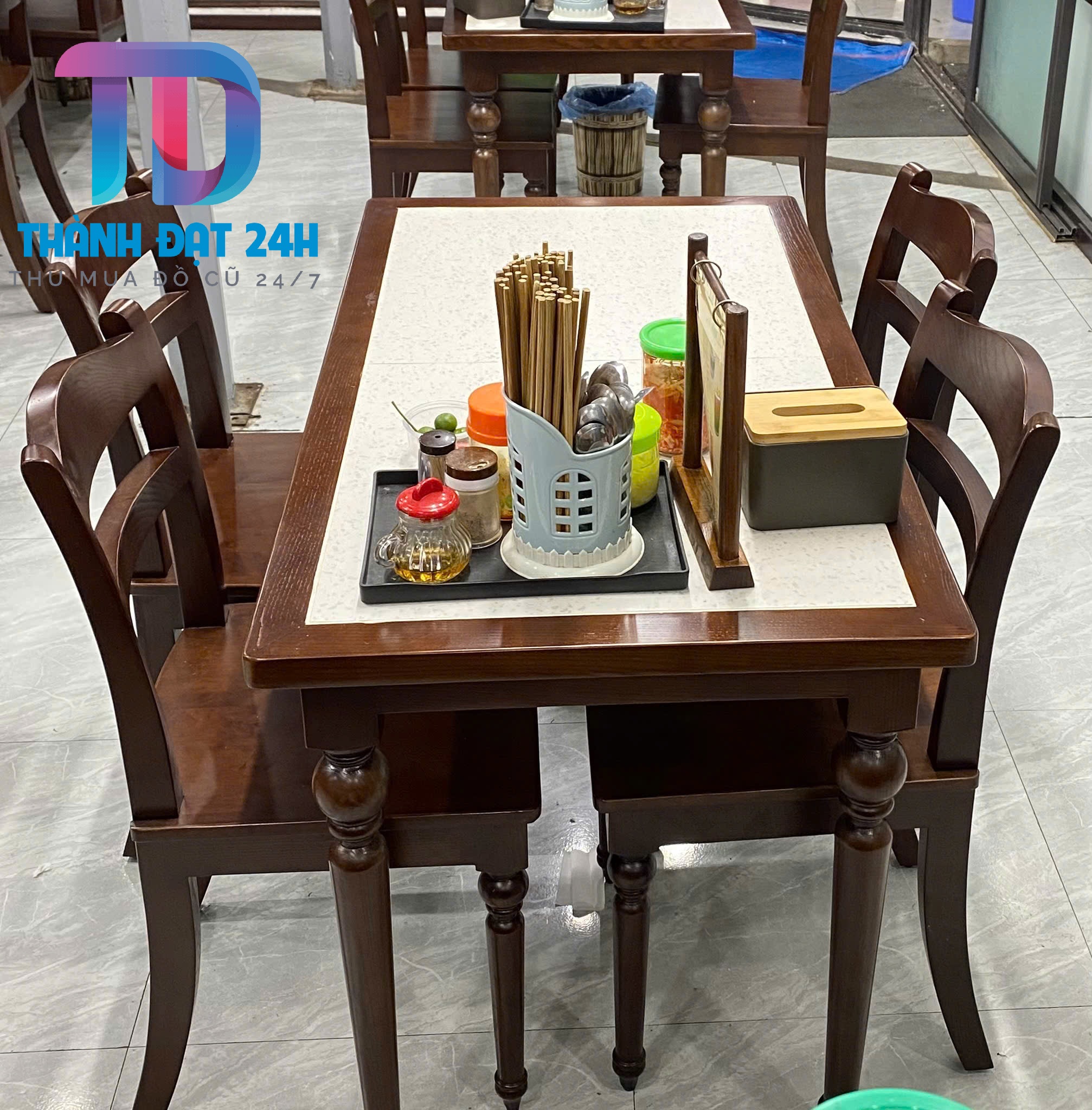 bàn ăn nhà hàng gỗ tần bì